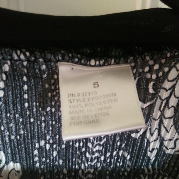 Black & White Accordion Fabric Top - Picture 2 of 3